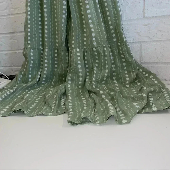 Women’s Size Large Romper - Green - With Pockets - White Floral Pattern Boho - Picture 2 of 13